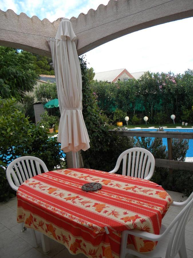 Chez Patrick Roujan Bed & Breakfast Екстериор снимка