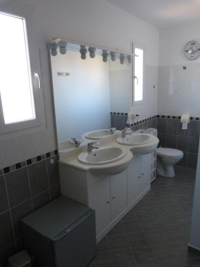 Chez Patrick Roujan Bed & Breakfast Екстериор снимка
