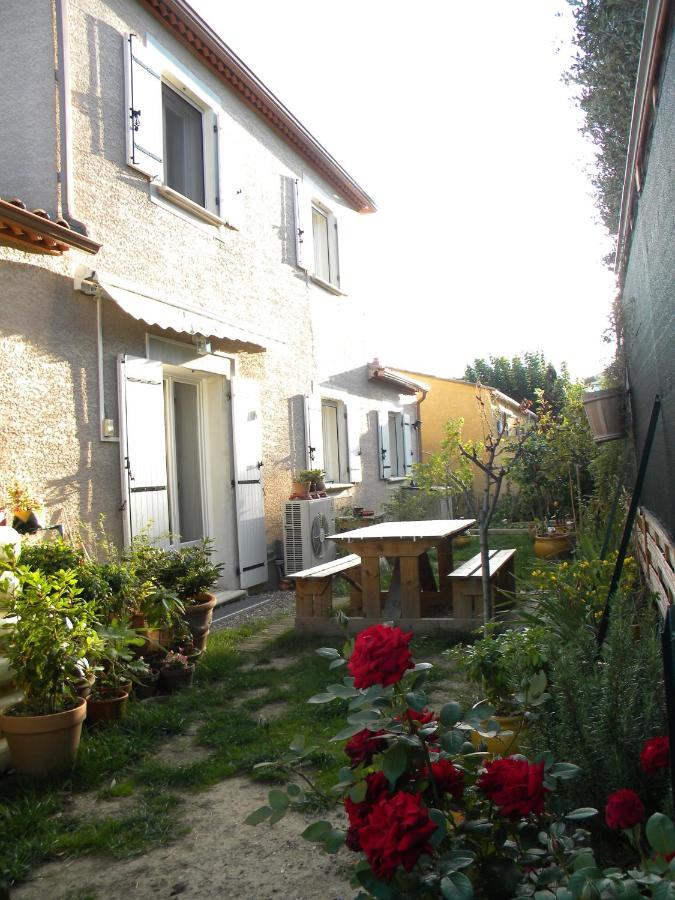 Chez Patrick Roujan Bed & Breakfast Екстериор снимка