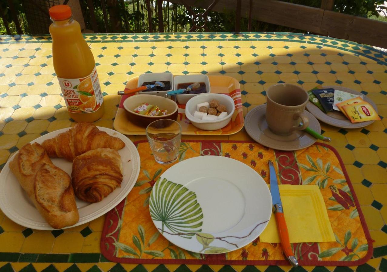 Chez Patrick Roujan Bed & Breakfast Екстериор снимка